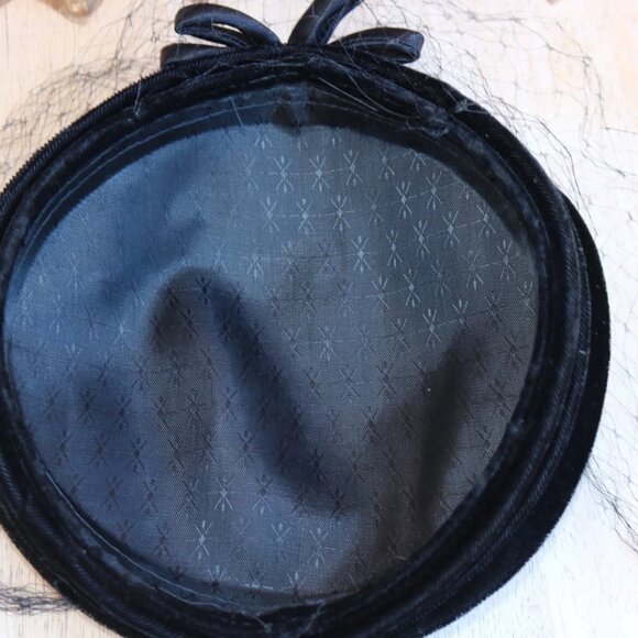 Womens 1950 Vintage Style Velvet Beret Hat Chic Cap - Picture 9 of 13